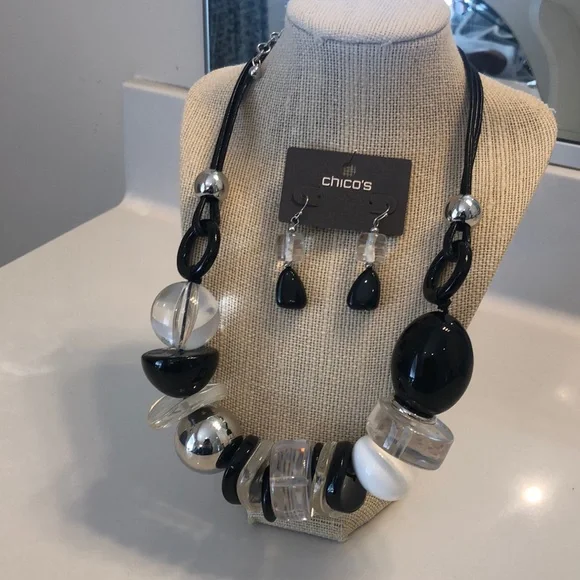 Chico’s pretty necklace and matching earrings set - Picture 3 of 6